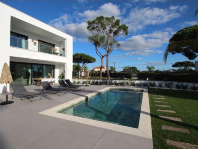 Moradia T3 com piscina, próxima do Golf, das praias de Vilamoura e da Quinta do Lago