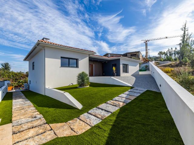 MORADIA T3 COM PISCINA – QUASE NOVA – LEIRIA, COLMEIAS 346m² Colmeias e Memória