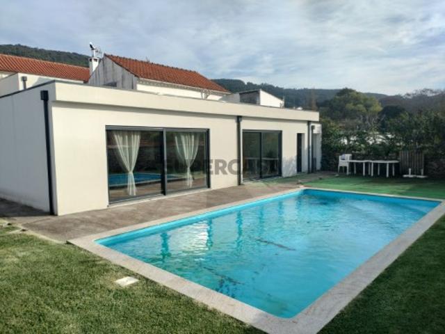 Moradia T3 com Piscina