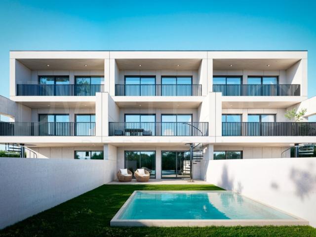 Moradia T3 com piscina 2 frentes