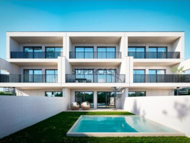 Moradia T3 com piscina 2 frentes