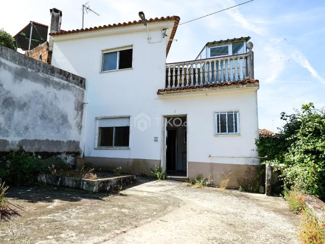 MORADIA T3 COM POTENCIAL PARA 2 HABITAÇÕES | CENTRO DE ALCANENA