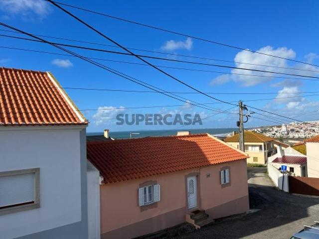 Moradia T3 com projeto aprovado e vista mar na Areia Branca