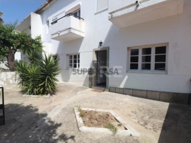 Moradia T3 com quintal Évora