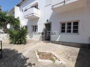 Moradia T3 com quintal Évora