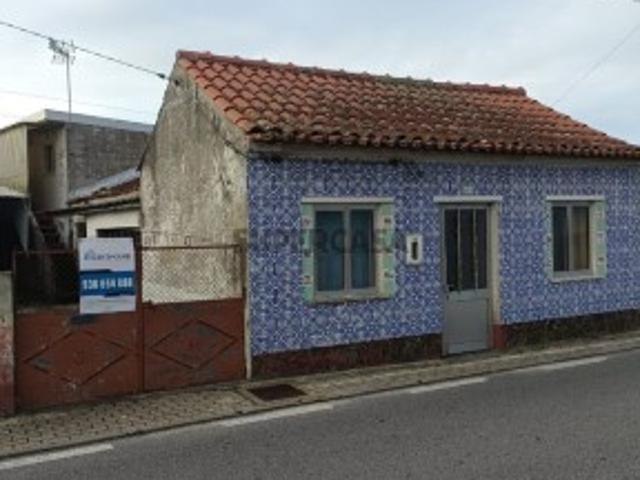 Moradia T3 com Quintal Excelente Localização | 63.000€