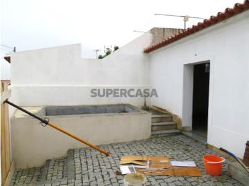 Moradia T3 com quintal e piscina, em São Marcos do Campo