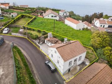 Moradia T3 com quintal em Santo António Nordestinho