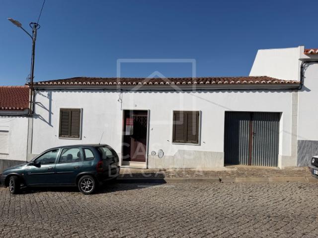 Moradia T3 com quintal, garagem e terraço em Vidigueira