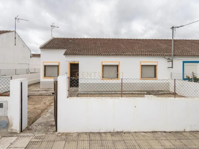 Moradia T3 com Sótão, Quintal e Excelente Potencial – Bairro Montevil, Alcácer do Sal