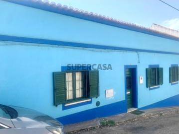 Moradia T3 com sotão, adega e terreno, no coração do Cercal do Alentejo
