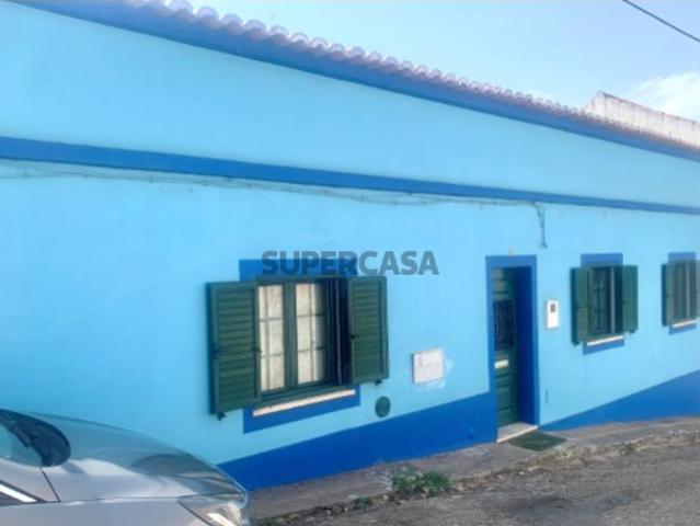 Moradia T3 com sotão, adega e terreno, no coração do Cercal do Alentejo