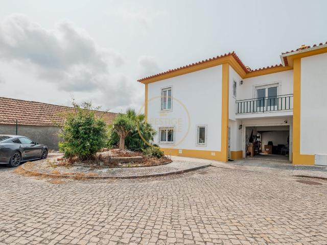 Moradia T3 com Suíte, Garagem, Quintal e Energias Renováveis – Santa Bárbara, Lourinhã
