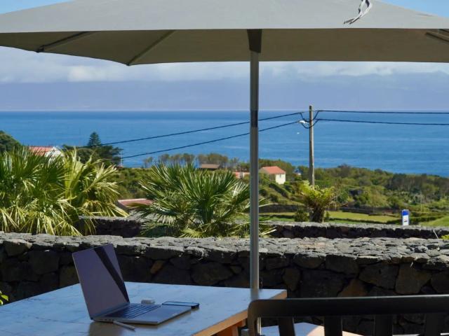 Moradia T3 contemporânea com jardim na Prainha, Ilha do Pico 150m² Prainha