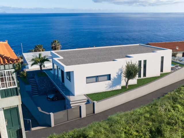 Moradia T3 Contemporânea com Piscina e Vista Infinita sobre. 302m² Santa Cruz
