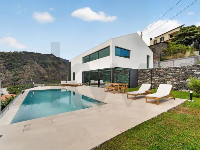Moradia T3 Contemporânea com Piscina e Vista Mar | Ribeira B. 270m² Ribeira Brava