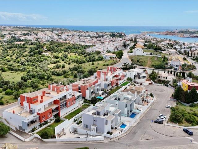 Moradia T3 Contemporânea com Piscina e Jardim | Ferragudo 177m² Ferragudo