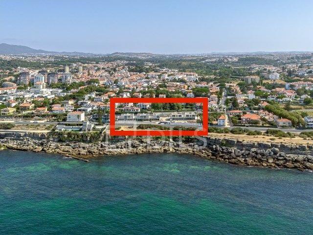 Moradia T3 contemporânea, com vista total frontal de mar e jardim privativo
