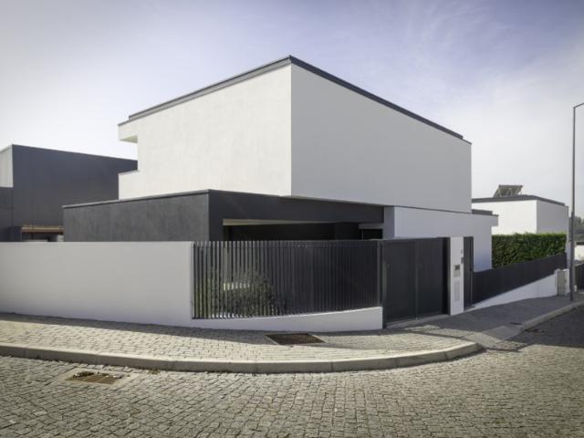 Moradia T3 contemporânea, pronta a habitar, em localização privilegiada