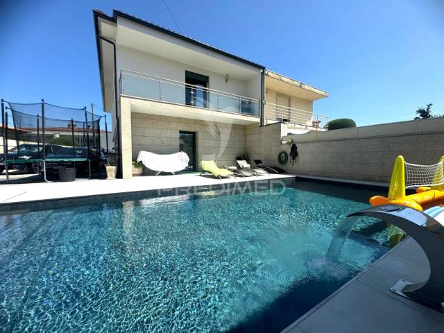 Moradia T3 C/Piscina em São Clemente de Sande Guimarães