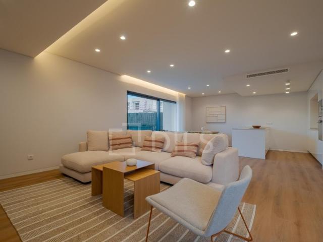 Moradia T3 duplex com garagem e piscina na Herdade do Meio, Amora