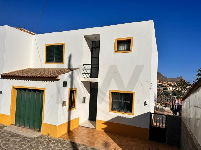 Moradia Duplex T3 C/ garagem no Centro da Vila Baleira – Por. 140m² Porto Santo