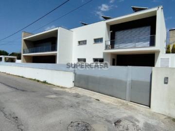 Moradia T3 de Arquitetura Moderna | Salreu