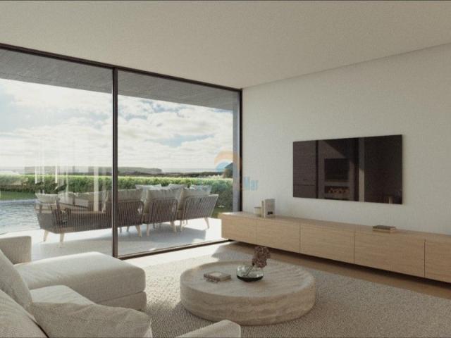 Moradia T3 de Arquitetura Contemporânea com Vista Mar, Jardim e Piscina