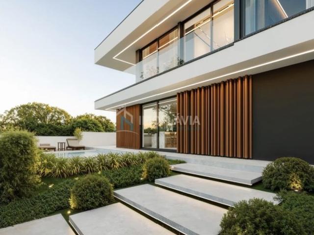 Moradia T3 de Arquitetura Contemporânea Chaves