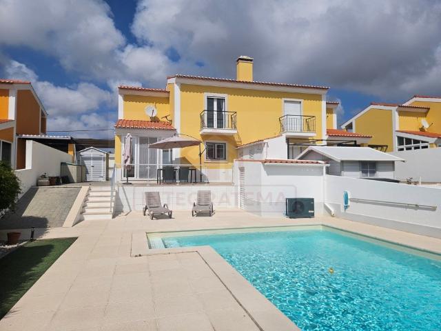 Moradia T3 de arquitetura tradicional portuguesa com piscina. 0m² Alfeizerão