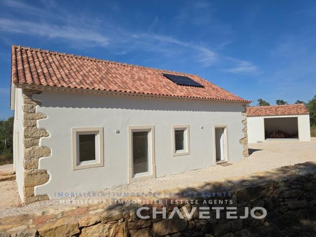 Moradia T3 de Charme com Garagem para 2 Carros e Vista Campo. 218m² Areias e Pias