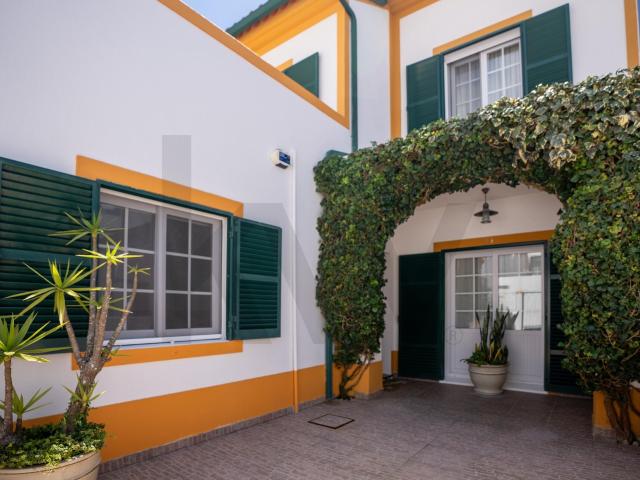MORADIA T3 DE CHARME NO CENTRO DE PONTA DELGADA — ELEGÂNCIA, CONFORTO E LOCALIZAÇÃO PREMIUM