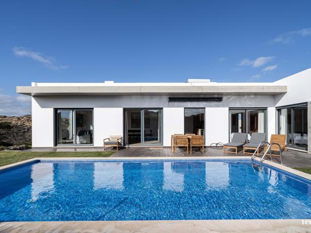 Moradia T3 de Design Moderno com Vista para as Dunas, Perto da Praia da Bordeira, Carrapateira
