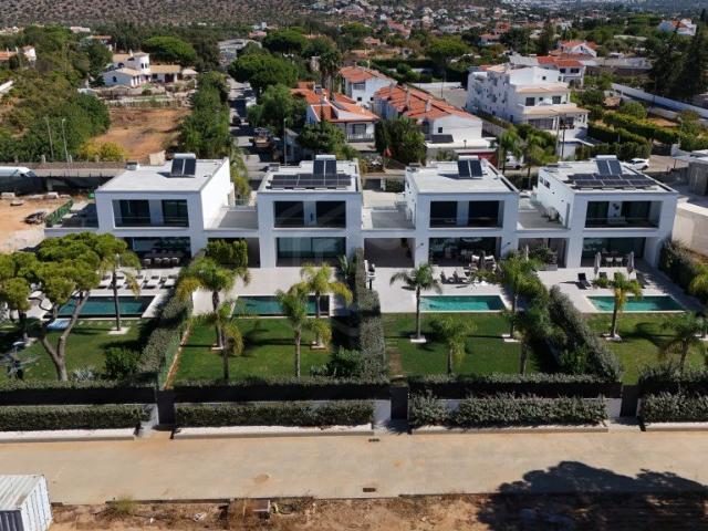 Moradia T3 de Design Moderno e Funcional em Empreendimento d. 108m² Quarteira