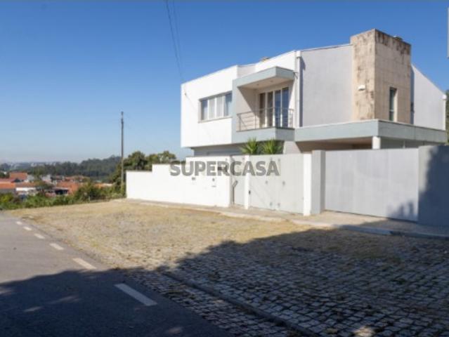 Moradia T3 de Excelência na Maia| 398 m² | 3 Suítes | Garagem para várias Viaturas