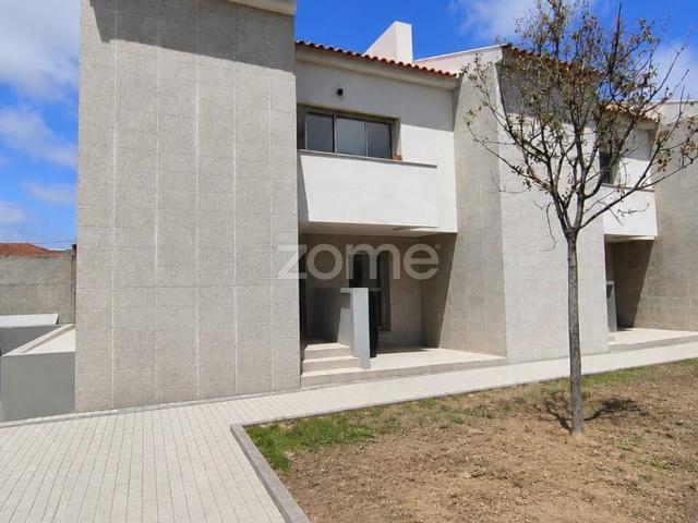 Moradia T3 de Gaveto em Condominio Fechado Esposende