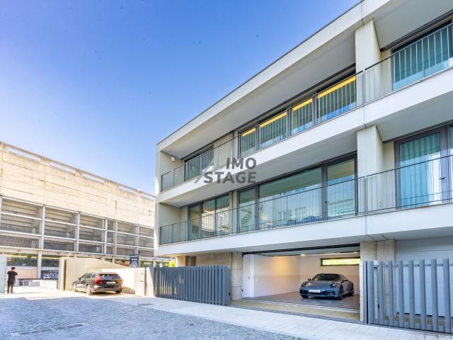 Moradia T3 de Luxo | 4 Pisos | Elevador | Jardim Privativo 195m² | Boavista – Porto