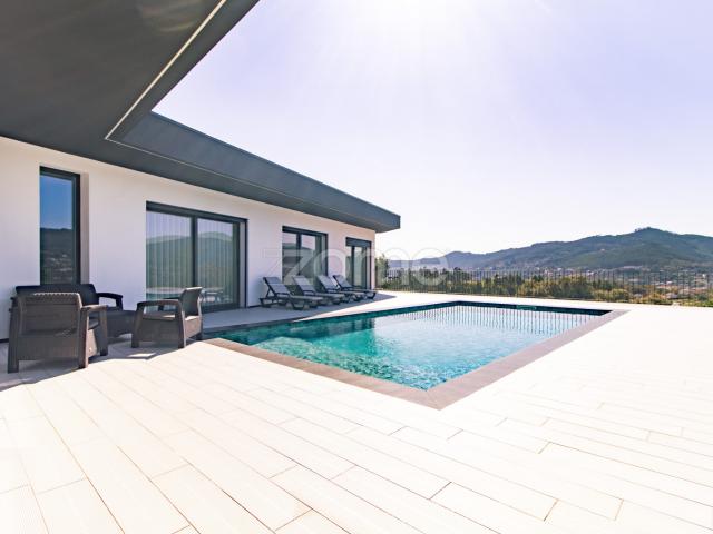 Moradia T3 de luxo com piscina aquecida entre Braga e Guimarães