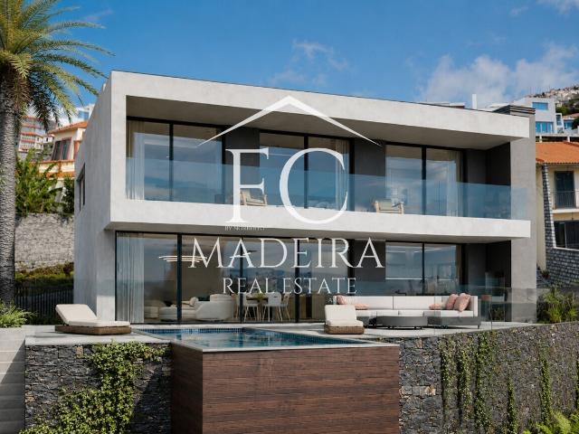 Moradia T3 de Luxo com Piscina e Vista Panorâmica sobre o Funchal
