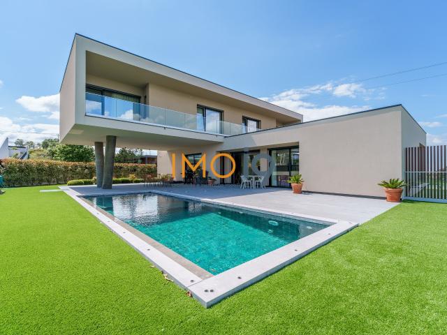Moradia T3 de Luxo com Vista Panorâmica para os Castelos de Ourém – Fátima / Luxury 3 Bedroom Residence with Panoramic Views of Ourém Castle – Fátima
