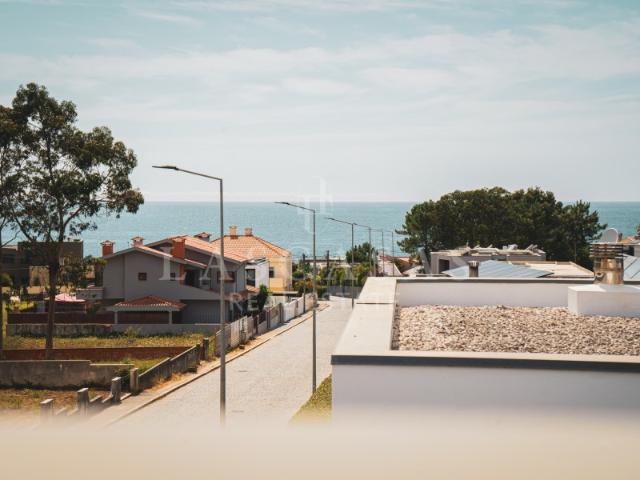 Moradia T3 de Luxo com 3 Frentes e Vista Mar A 400m da Praia da Madalena, Vila Nova de Gaia
