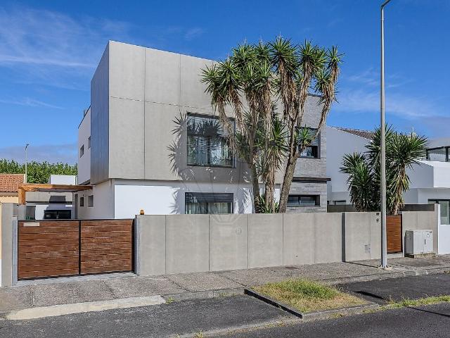 Moradia T3 de luxo à venda em Conceição, Ribeira Grande RE/MAX Portugal