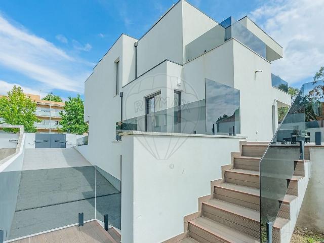 Moradia T3 de luxo à venda em Nogueira e Silva Escura, Maia RE/MAX Portugal