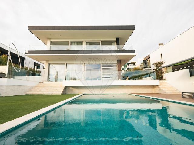Moradia T3 de luxo à venda em Oeiras e São Julião da Barra, Paço de Arcos e Caxias, Oeiras RE/MAX Portugal