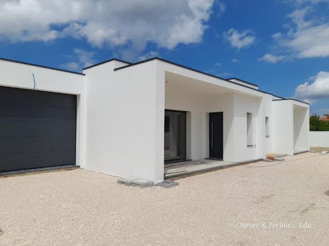 Moradia T3 de rés do chão 182m² Monte Redondo e Carreira