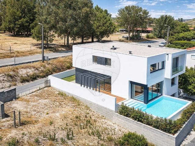 Moradia T3 de Sonho com Piscina Chave na Mão! 0m² Refojos de Basto, Outeiro e Painzela