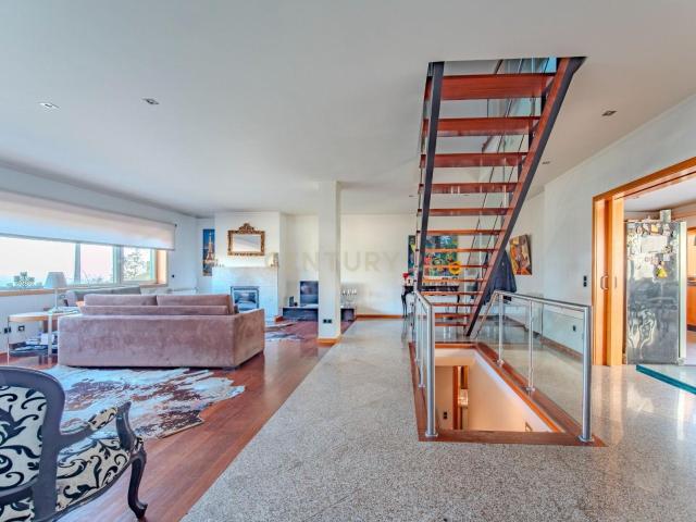 Moradia T3 de 3 frentes com 351 m², jardim e terraços | Baguim do Monte