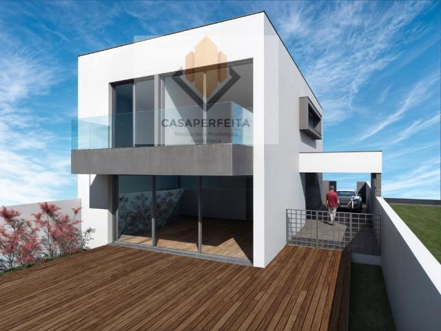 Moradia T3 de 2 Pisos com Espaço Exterior em construção. 196m² São Félix Da Marinha