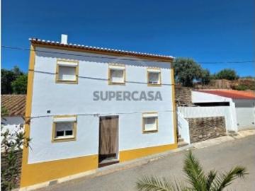 Moradia T3 de 2 pisos com quintal e arrumos no Alentejo