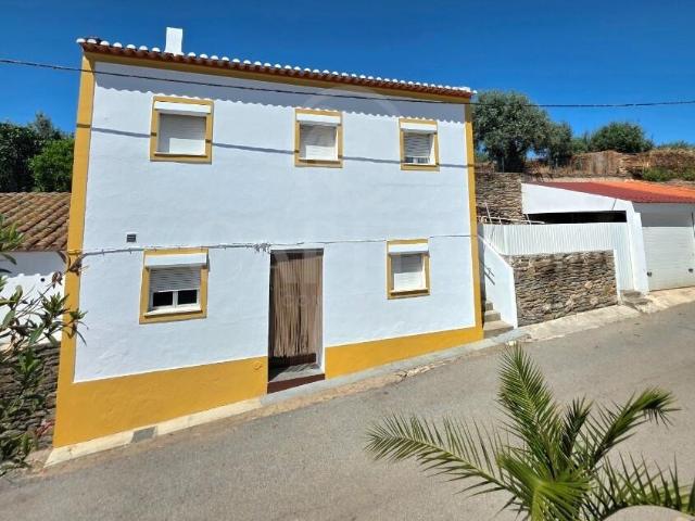 Moradia T3 de 2 pisos com quintal e arrumos no Alentejo